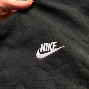 Cropped Nike Crewneck